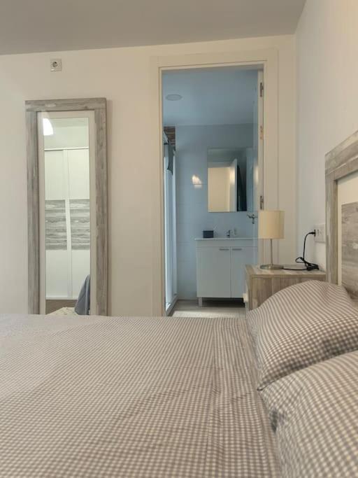 Petite California Duenas Apartment Seville Ngoại thất bức ảnh